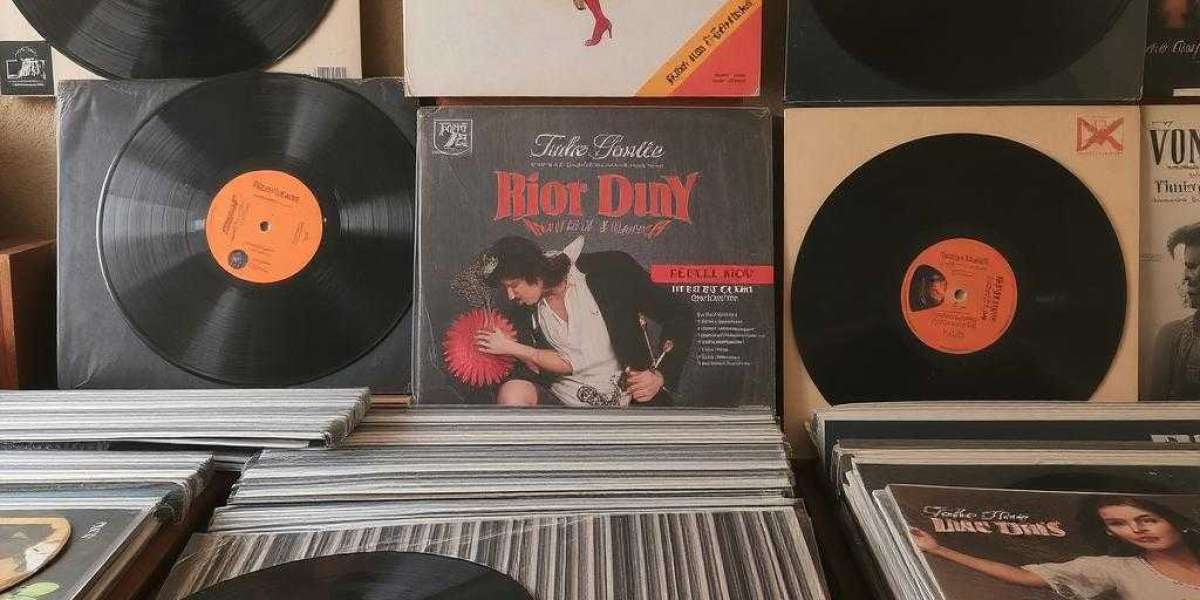 Impact of Cassette Tapes on Vinyl’s Decline