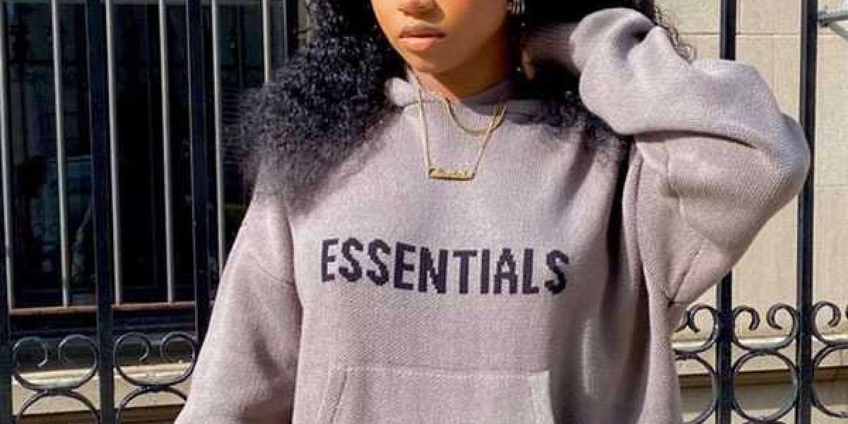 Essential Hoodie Styling for Different Seasons